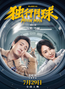 女人趴到床脱了内裤打光屁股视频